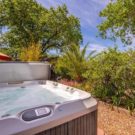 Sebastopol Hot Tub Bbq Nature & Family Fun